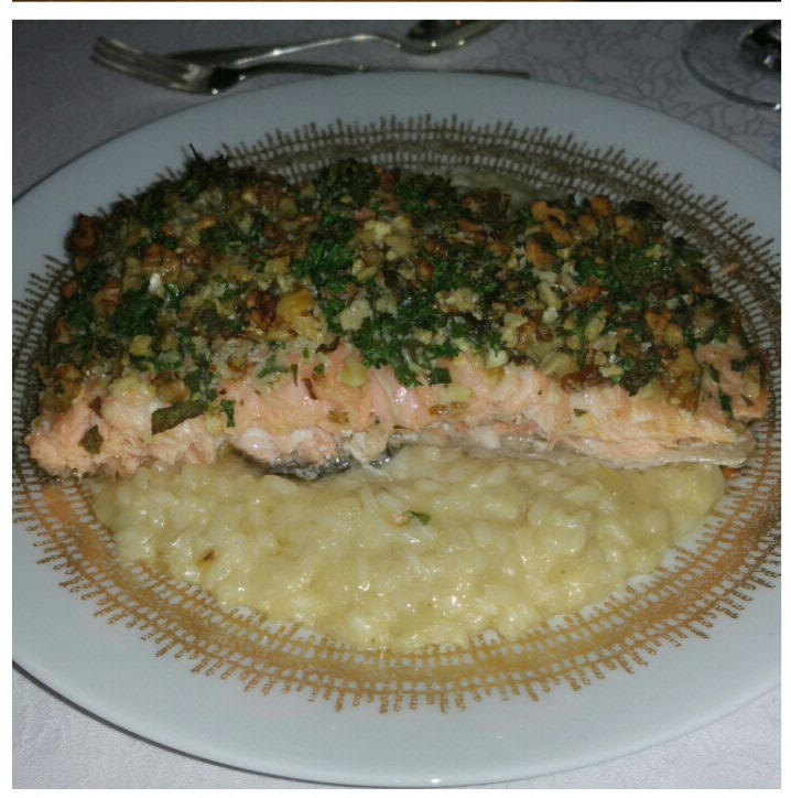 Lachs mit Walnuss-Parmesan-Kräuterkruste