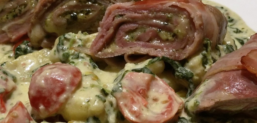 Gefüllte Kalbsröllchen auf&nbsp;Parmesangnocchi